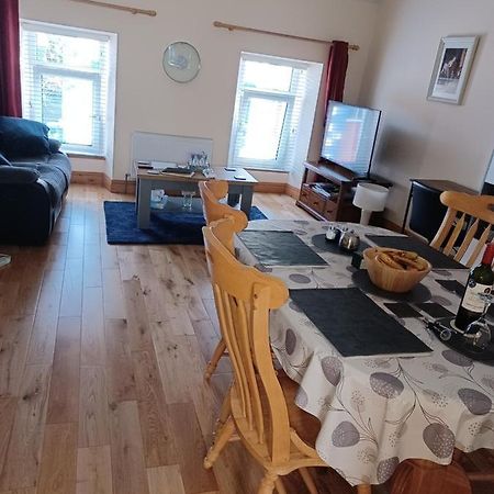 Kents Guesthouse Accommodation Kilmacthomas Exteriör bild