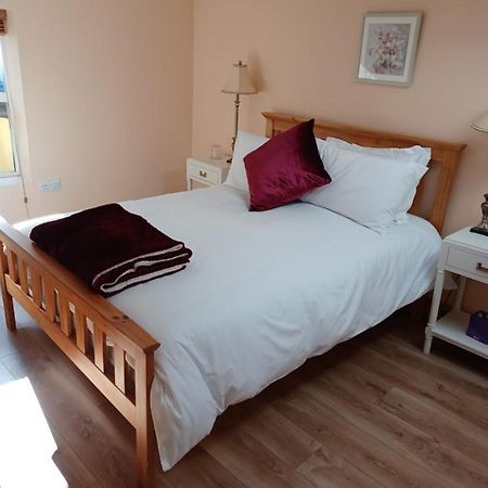 Kents Guesthouse Accommodation Kilmacthomas Exteriör bild